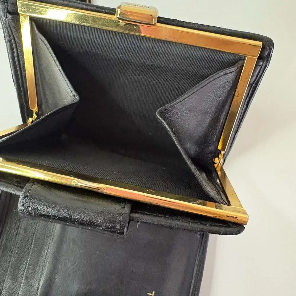CHANEL vintage compact